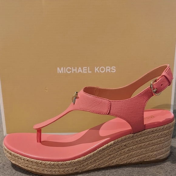 🏷️ NWB MICHAEL KORS CORAL PINK WEDGE SANDALS Size 9 - Picture 4 of 12